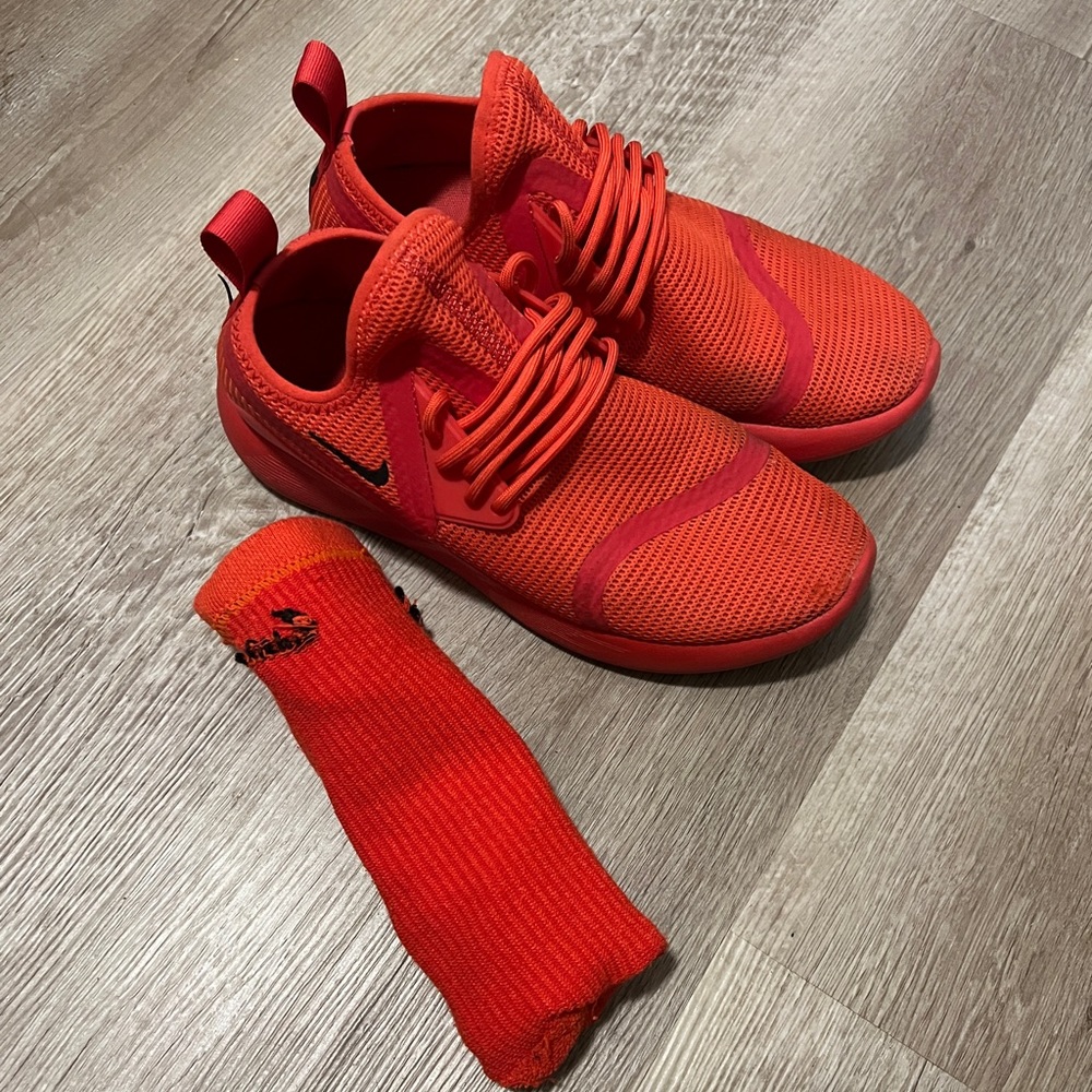 nike lunarcharge sneaker